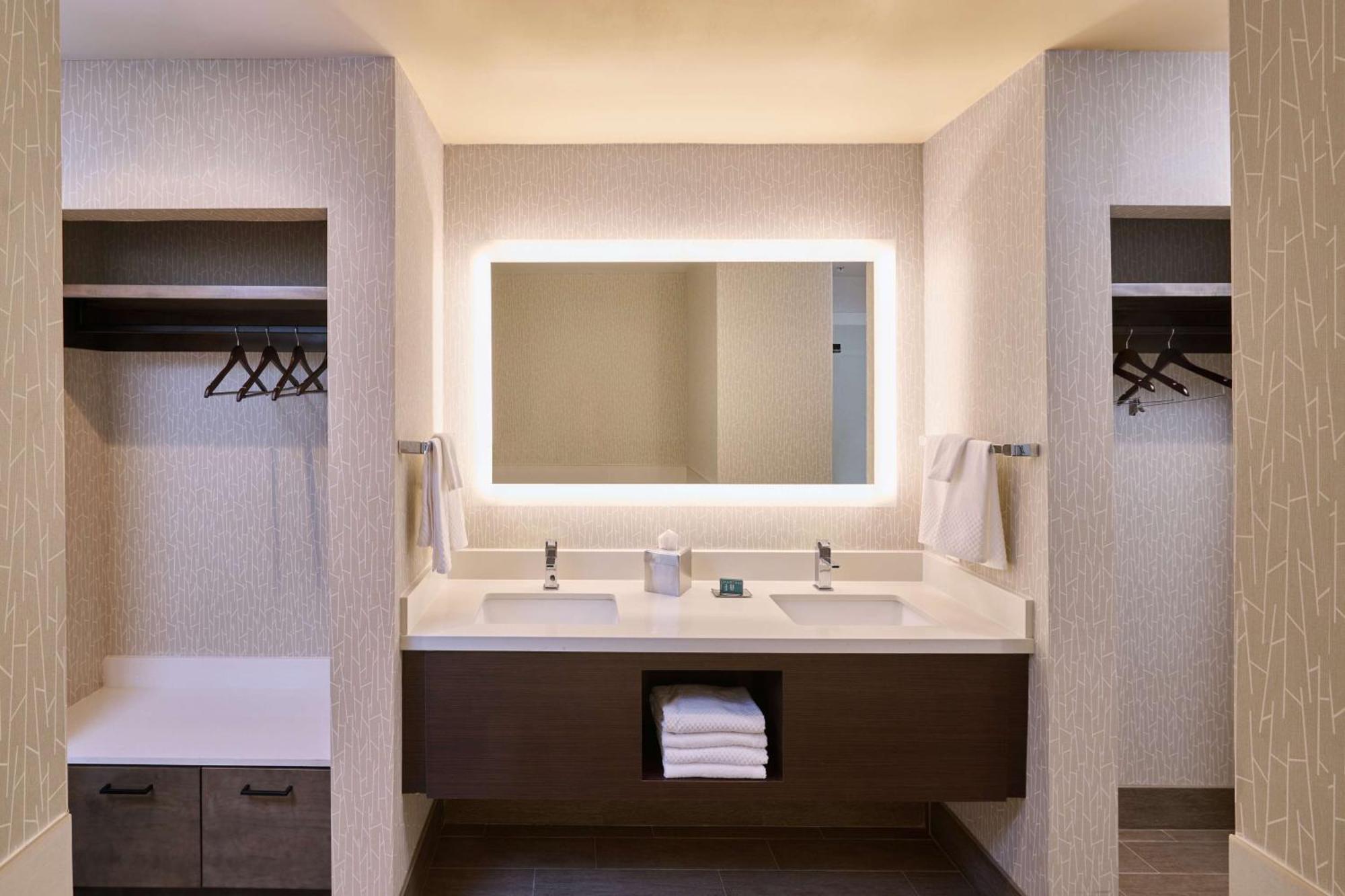 מלון Doubletree By Hilton בואנה פארק מראה חיצוני תמונה