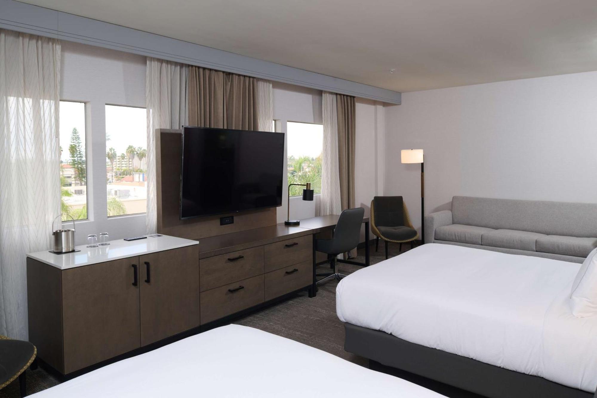מלון Doubletree By Hilton בואנה פארק מראה חיצוני תמונה